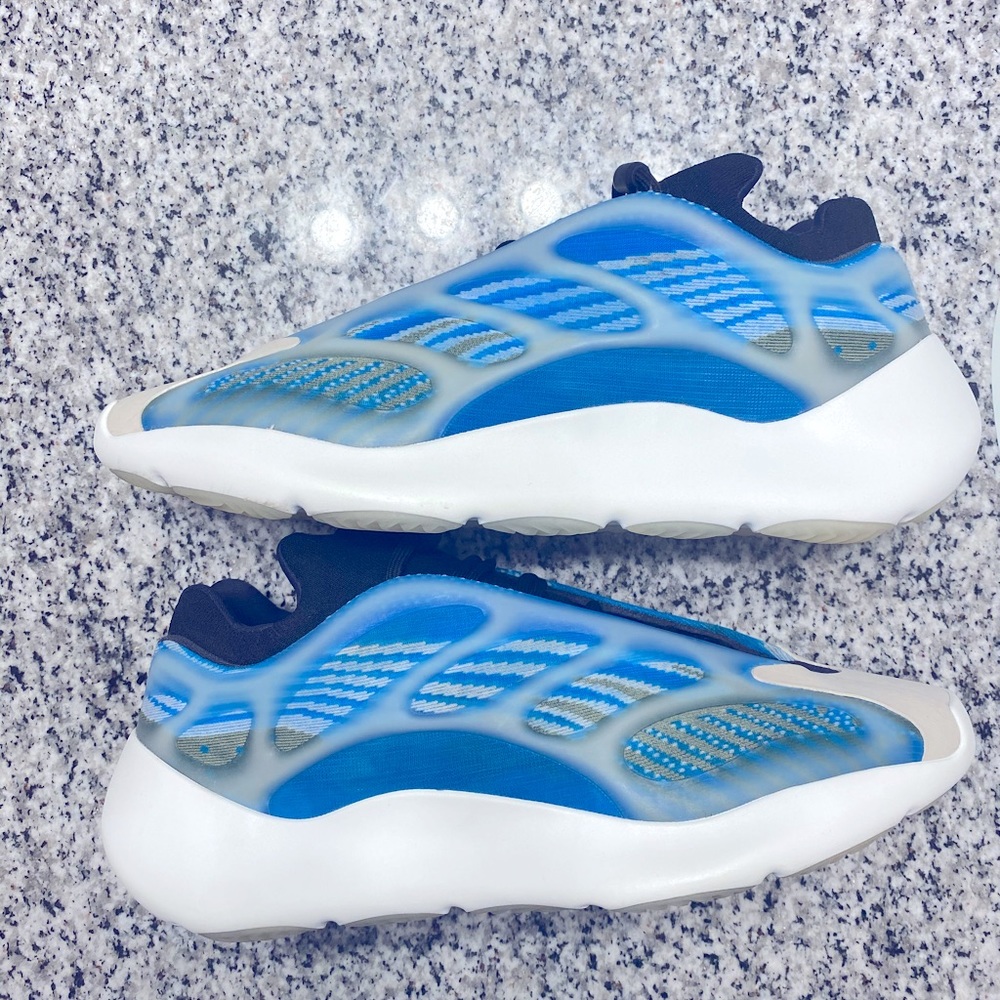 Yeezy 700 V3 Arzareth